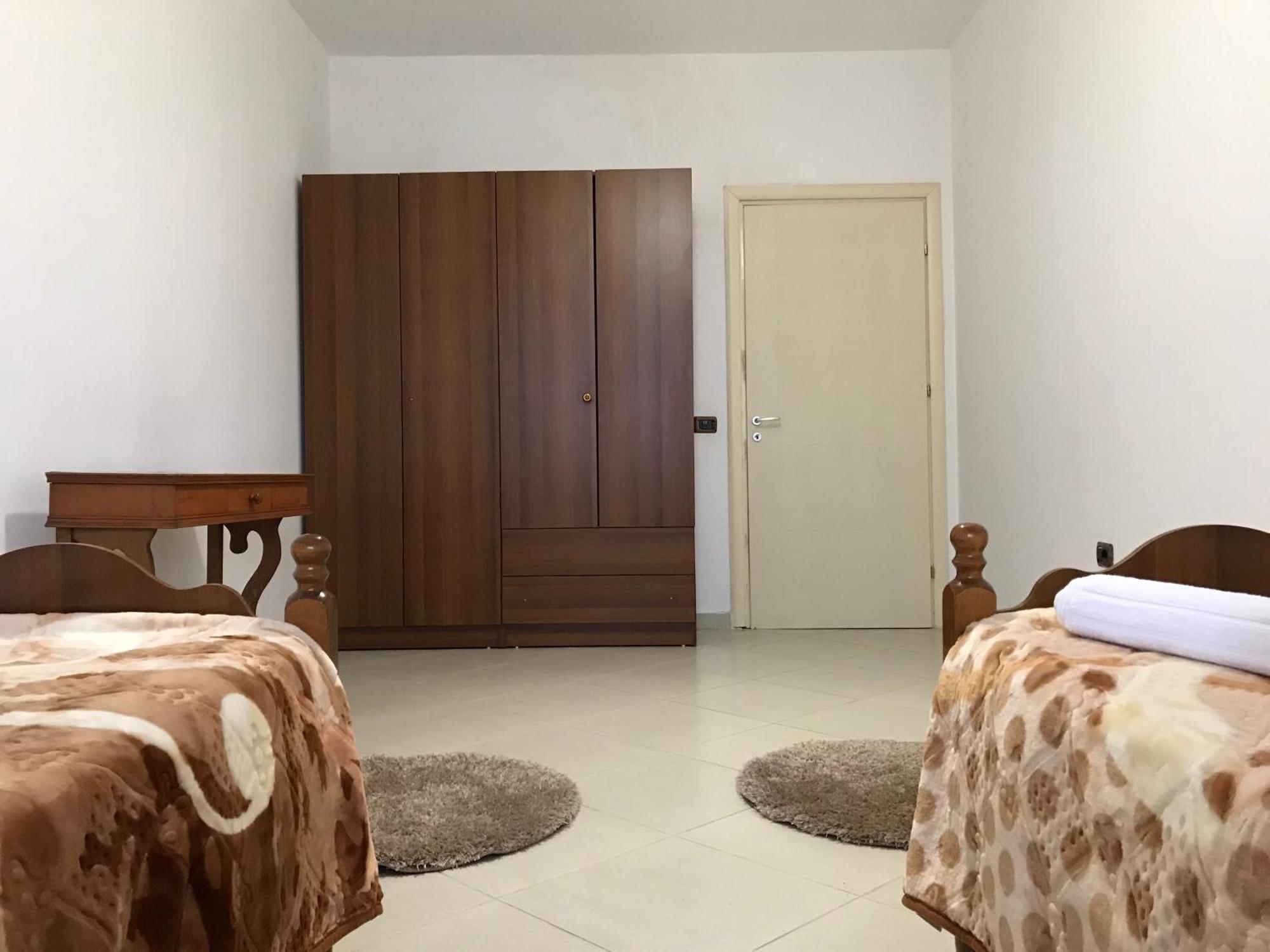 Home Sweet Home 1 - Guest House Tiranë Phòng bức ảnh