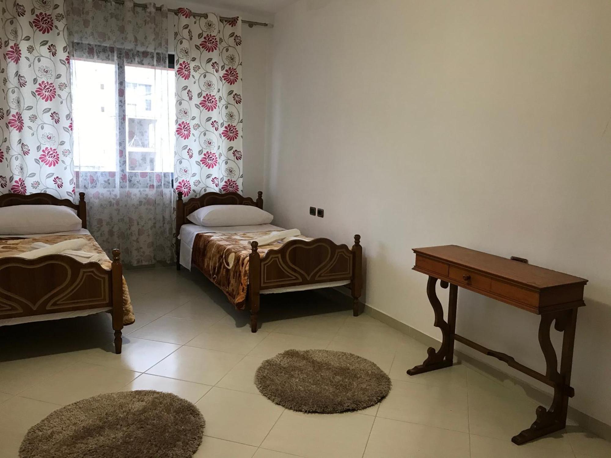 Home Sweet Home 1 - Guest House Tiranë Phòng bức ảnh